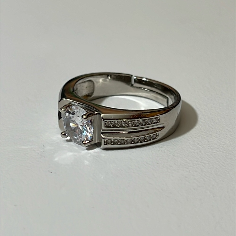 1ct Moissanite Ring with GRA Certificate - Picture 3 of 8